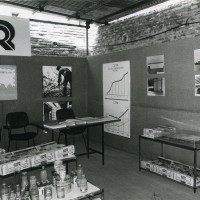 Stand espositivo della Cooperativa Ortofrutticoltori Ravennati (COR) [1976-77]. Cooperativa frutticoltori Massa Lombarda

